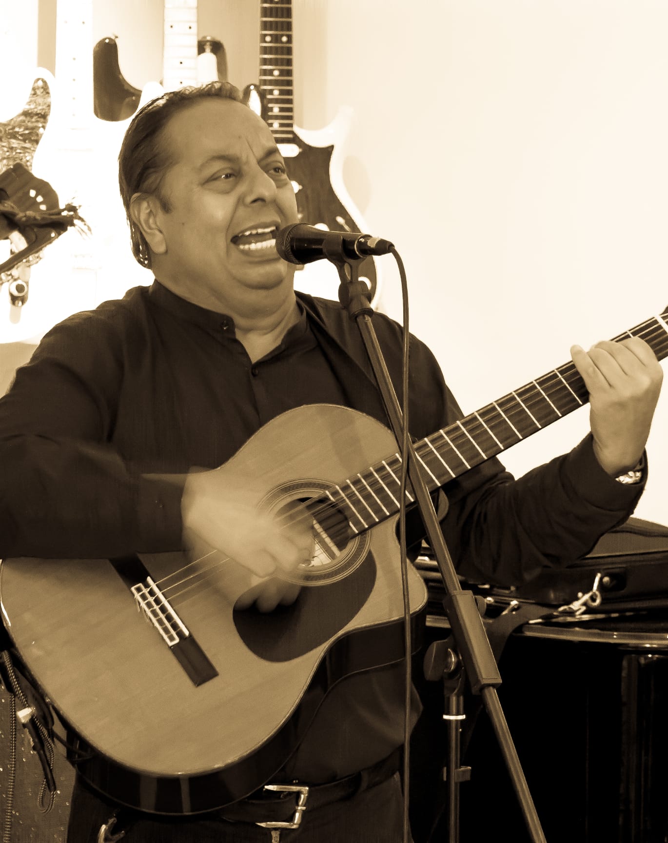 Anibal — Guitarra & Voz